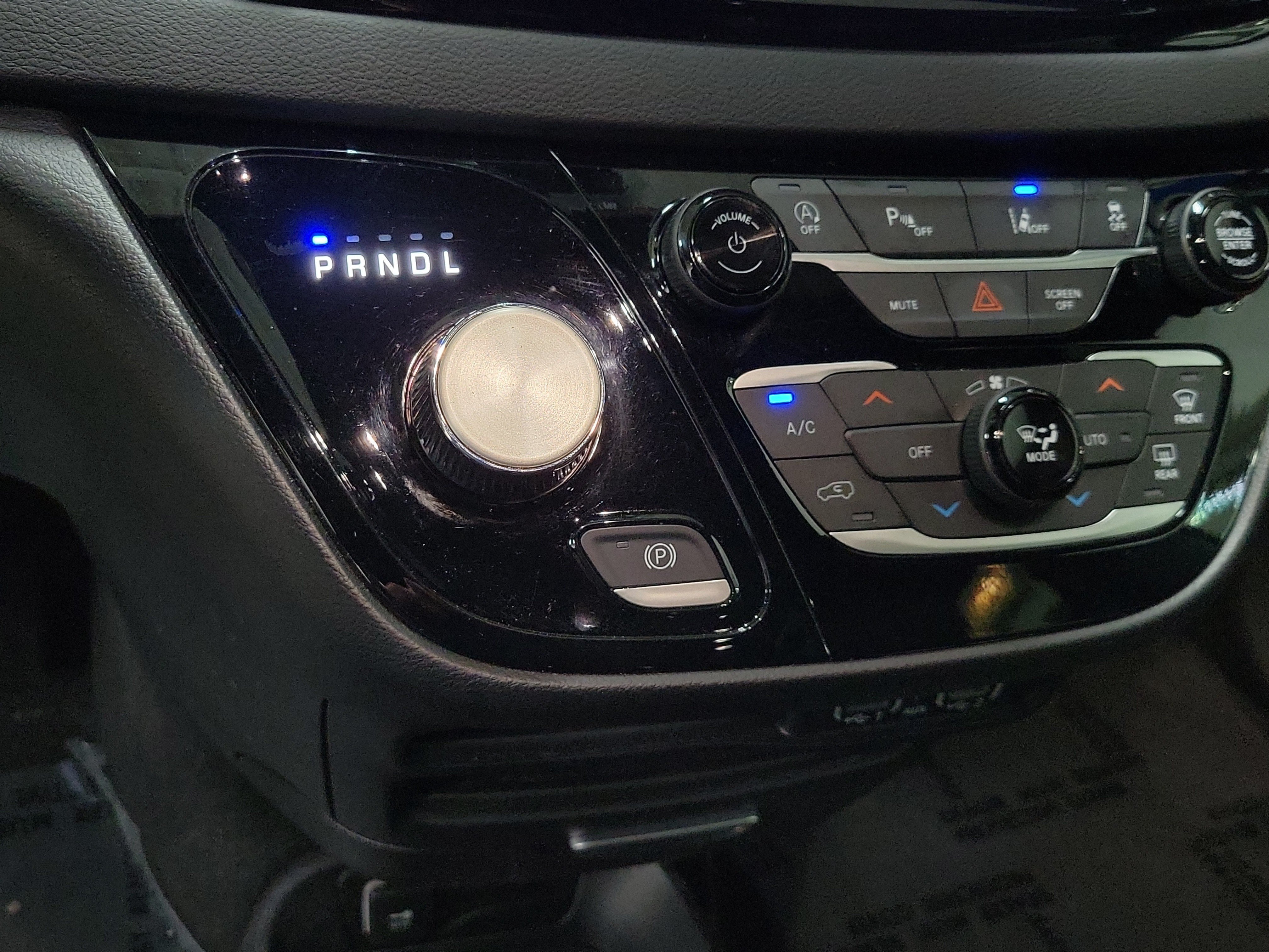 Used 2025 Chrysler Pacifica Select FWD image 28