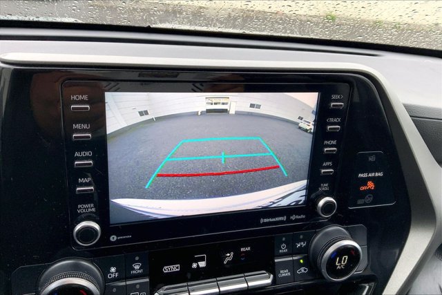 Used 2022 Toyota Highlander LE AWD/4WD image 21