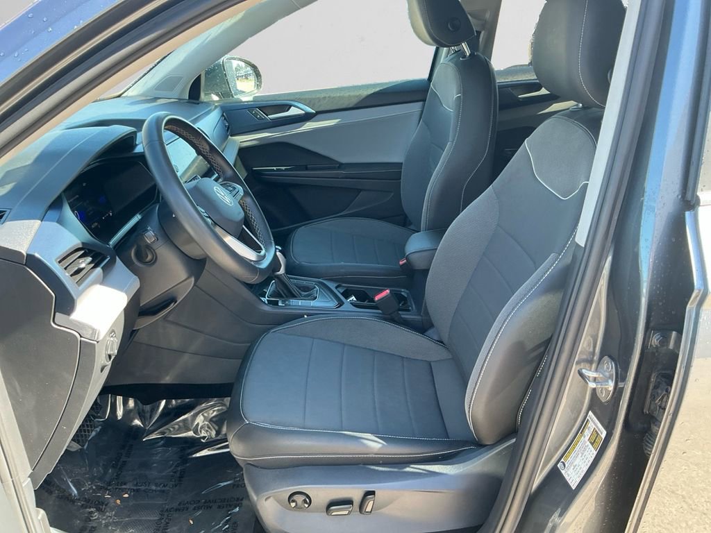 Used 2024 Volkswagen Taos SE image 9