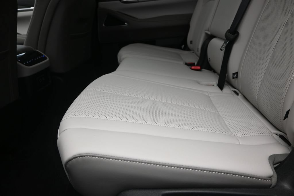 Certified 2026 INFINITI QX60 Luxe w/ Cargo Package FWD image 16