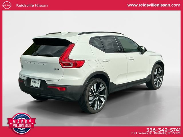 Used 2025 Volvo XC40 B5 Plus AWD/4WD image 6