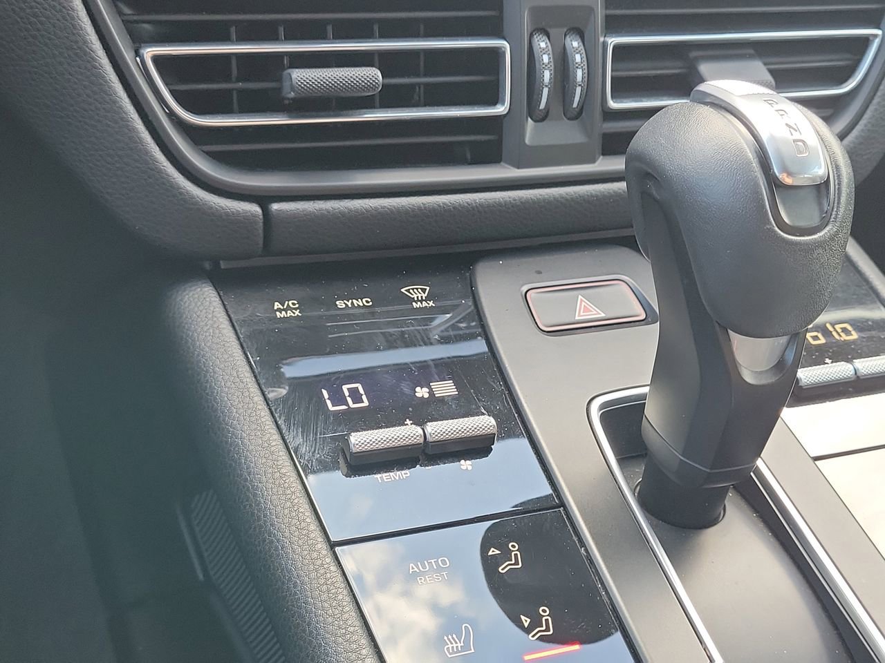 Used 2023 Porsche Macan Turbo image 18