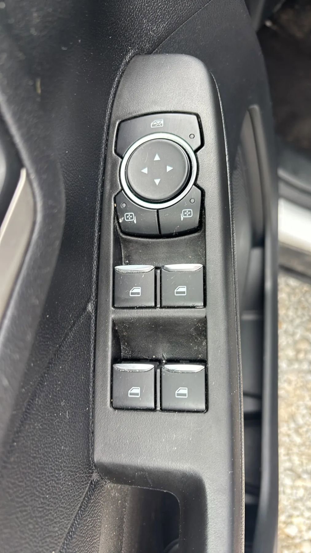 Used 2021 Ford Escape SE FWD image 18
