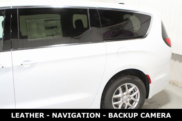 New 2026 Chrysler Pacifica Select image 10