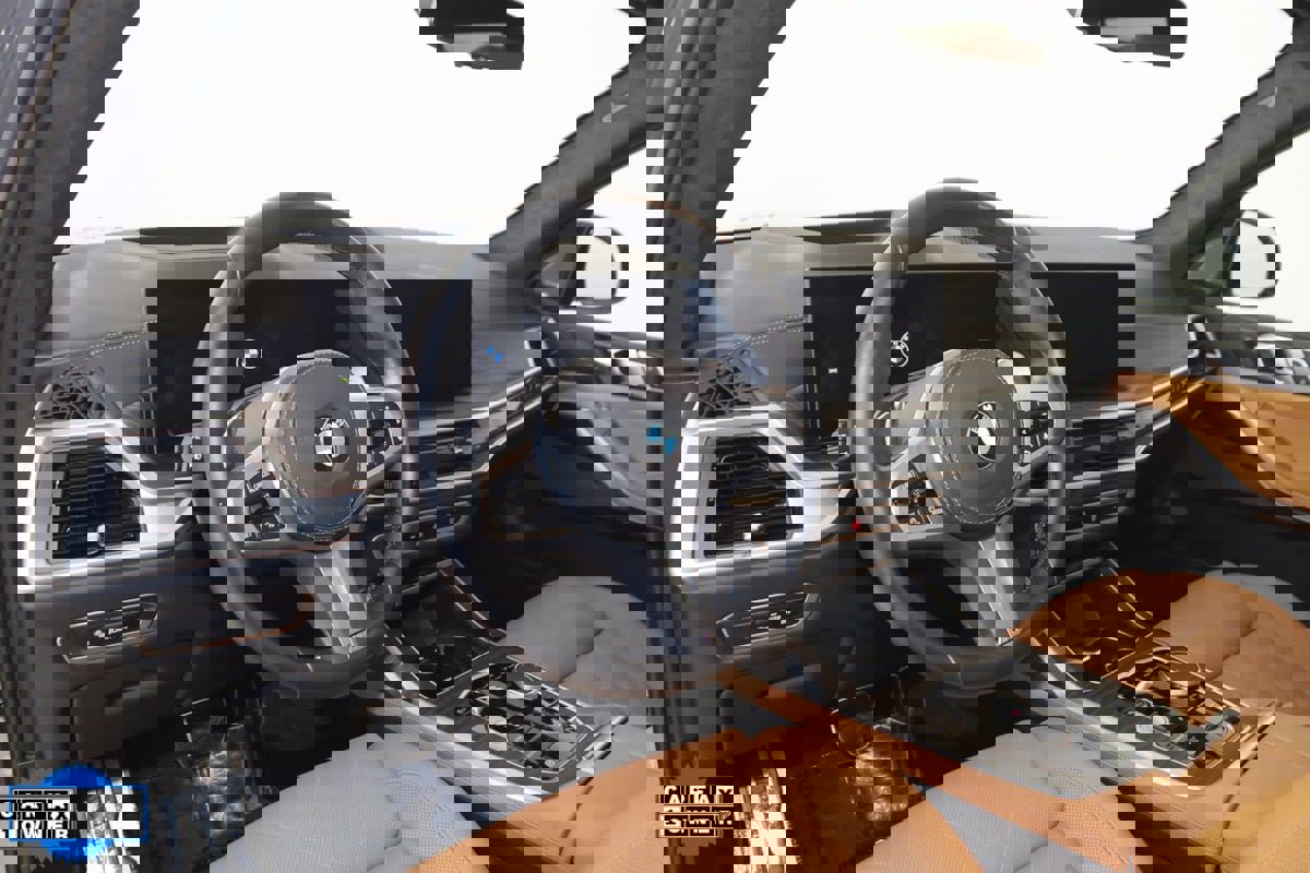 Used 2024 BMW X7 xDrive40i w/ M Sport Package image 31