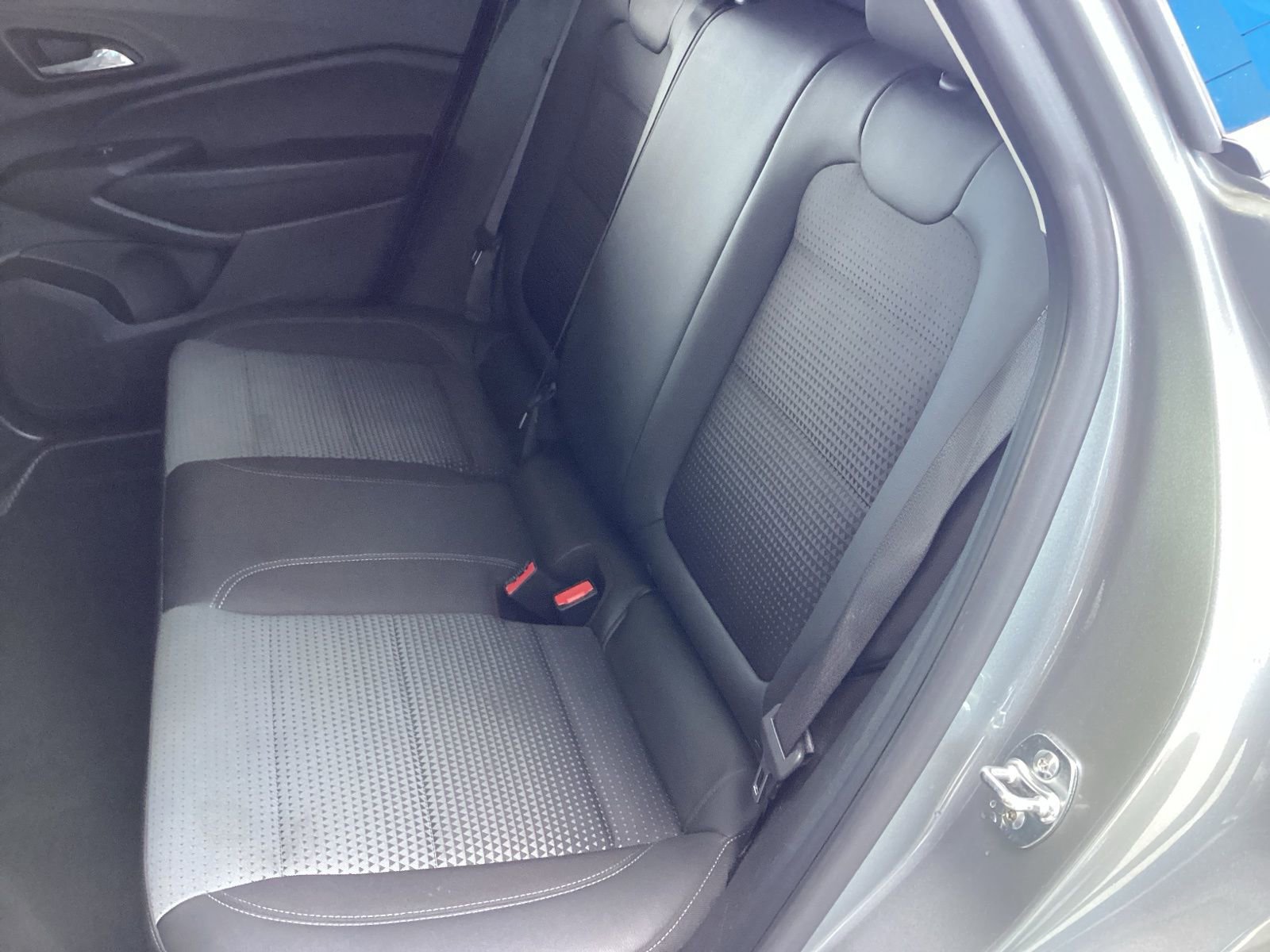 Used 2025 Chevrolet Trax LT w/ LT Convenience Package image 12