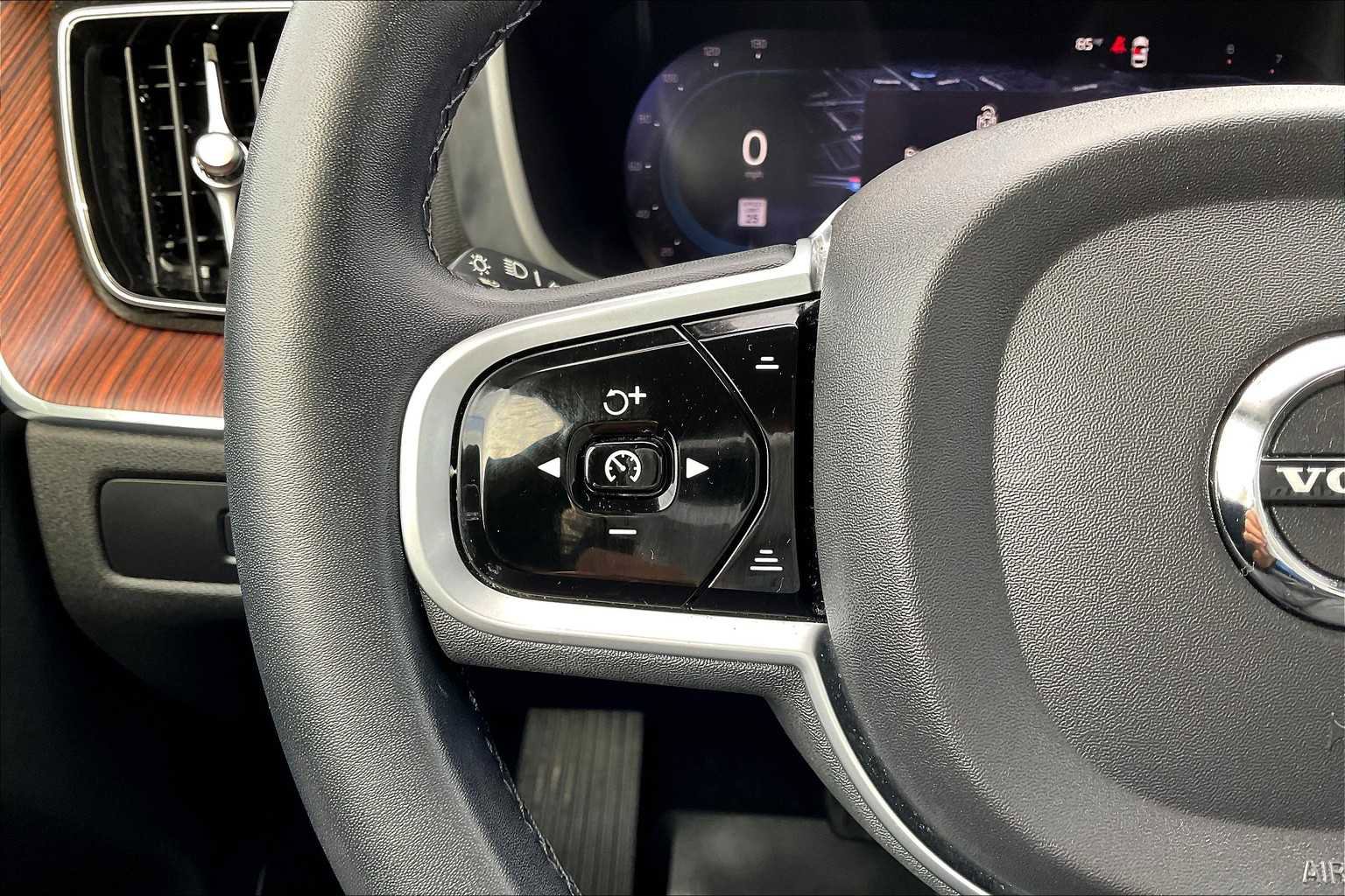 Used 2023 Volvo XC60 B5 Plus w/ Climate Package image 21