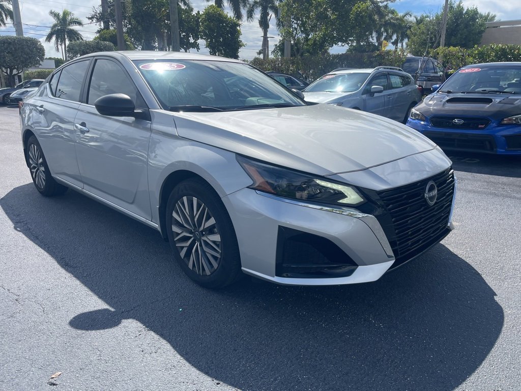 Used 2025 Nissan Altima 2.5 SV