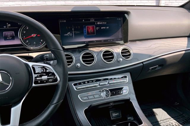Used 2019 Mercedes-Benz E 300 4MATIC image 5