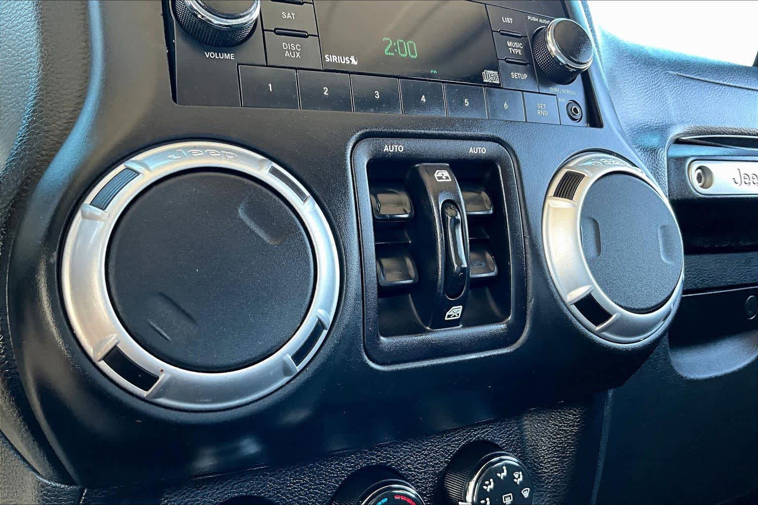 Used 2016 Jeep Wrangler Unlimited Rubicon w/ Connectivity Group image 30