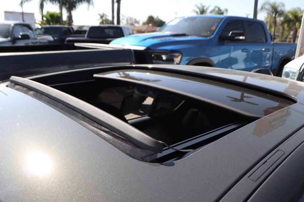 Used 2025 BMW M340i w/ Premium Package RWD image 24