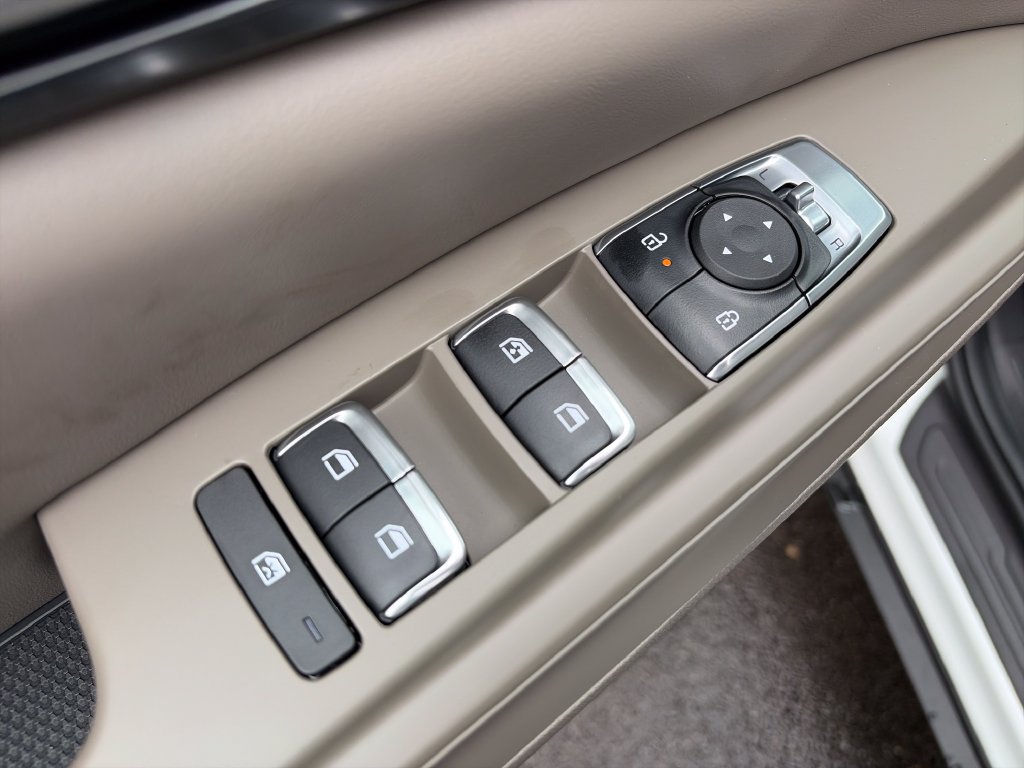 New 2027 Kia Carnival FWD image 17