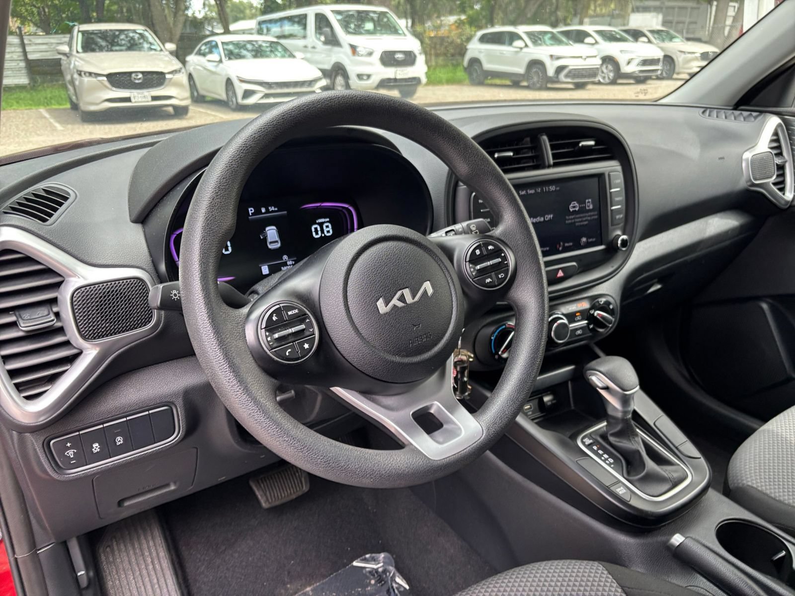 Used 2025 Kia Soul LX w/ LX Technology Package FWD image 31