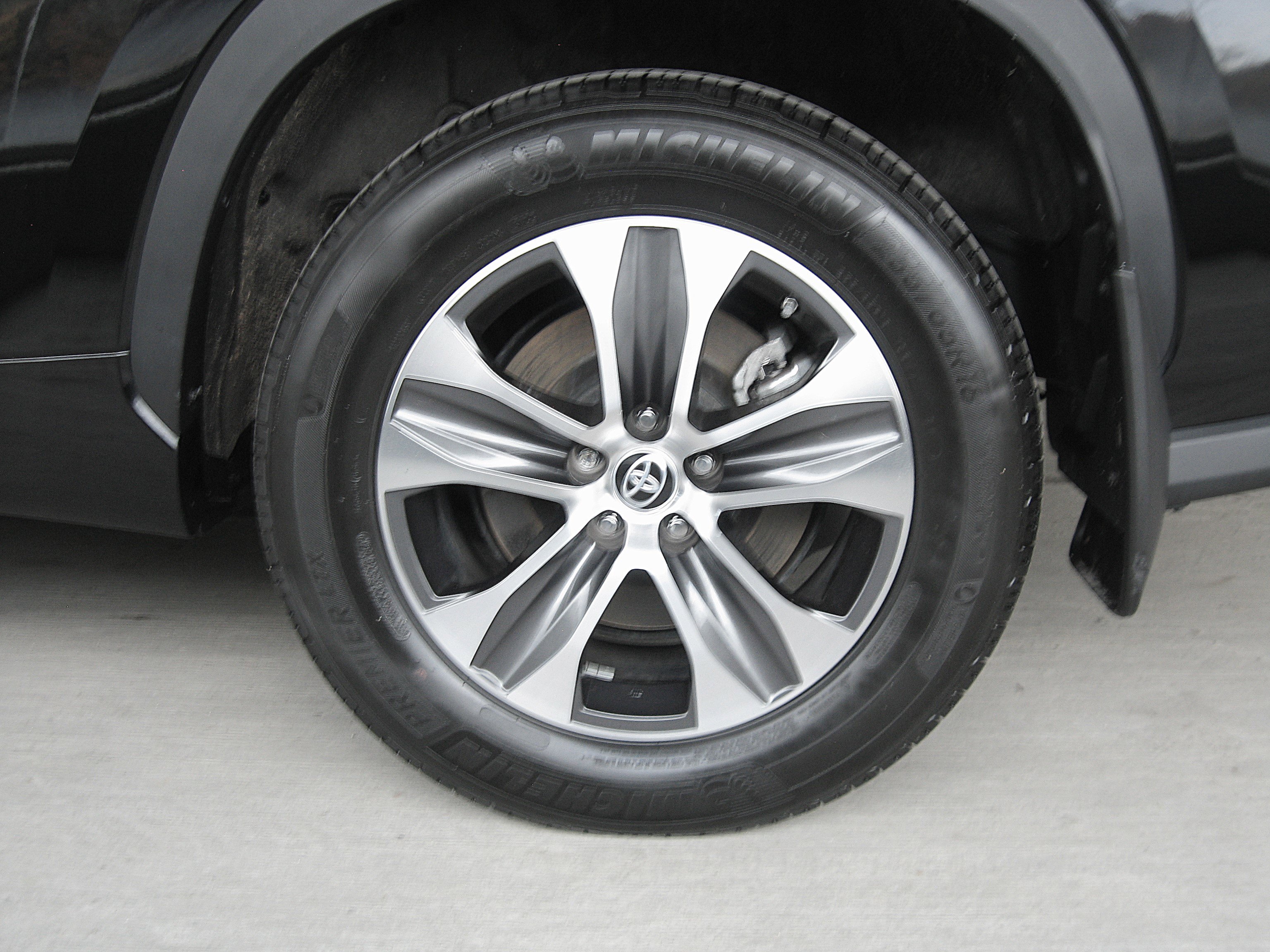 Used 2023 Toyota Highlander XLE image 31