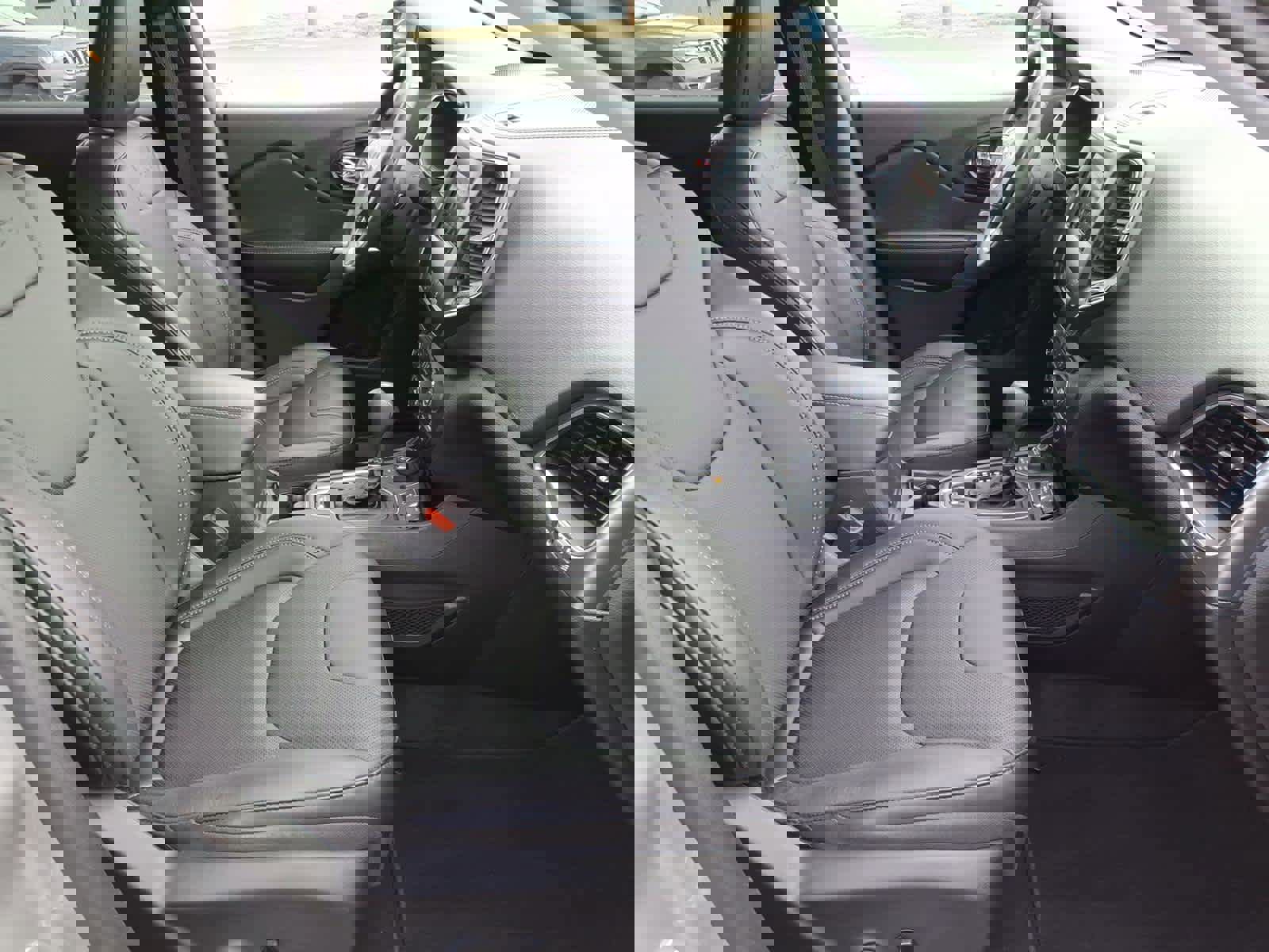 Used 2021 Jeep Cherokee Latitude Lux w/ Trailer Tow Group image 3