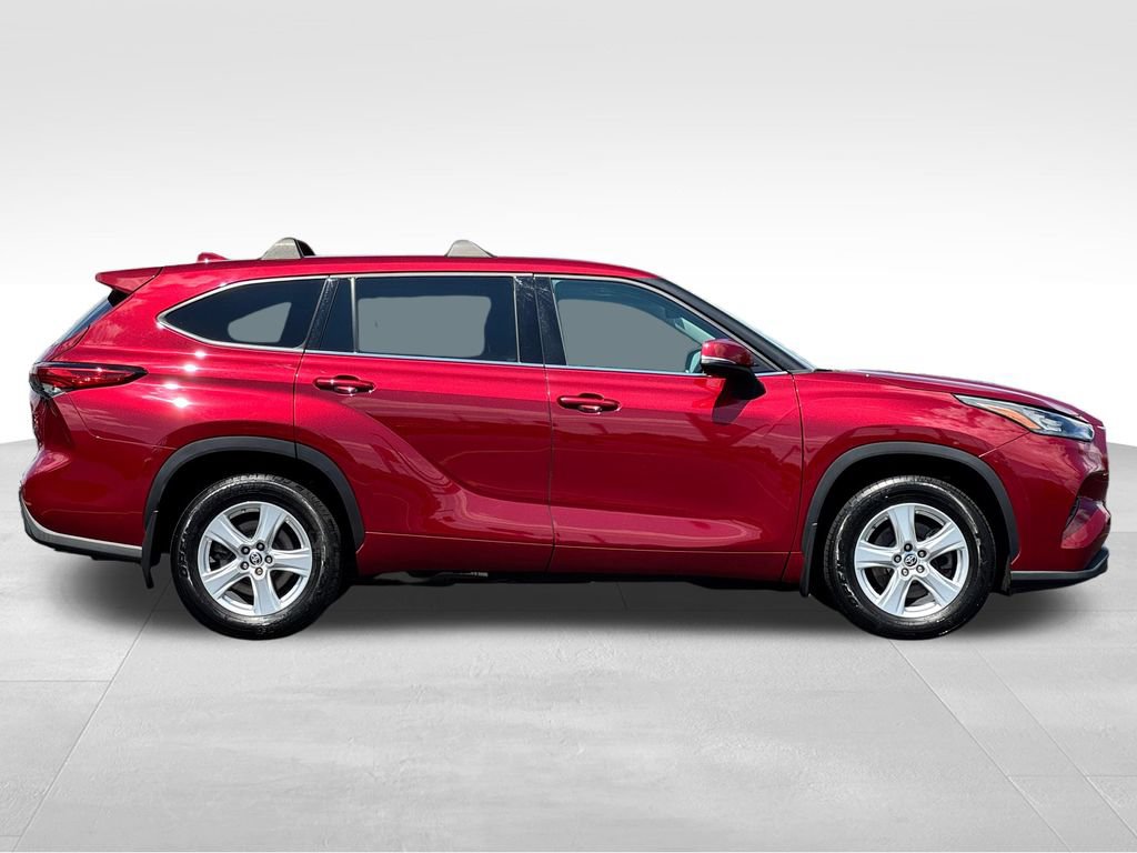 Used 2020 Toyota Highlander LE AWD/4WD image 8