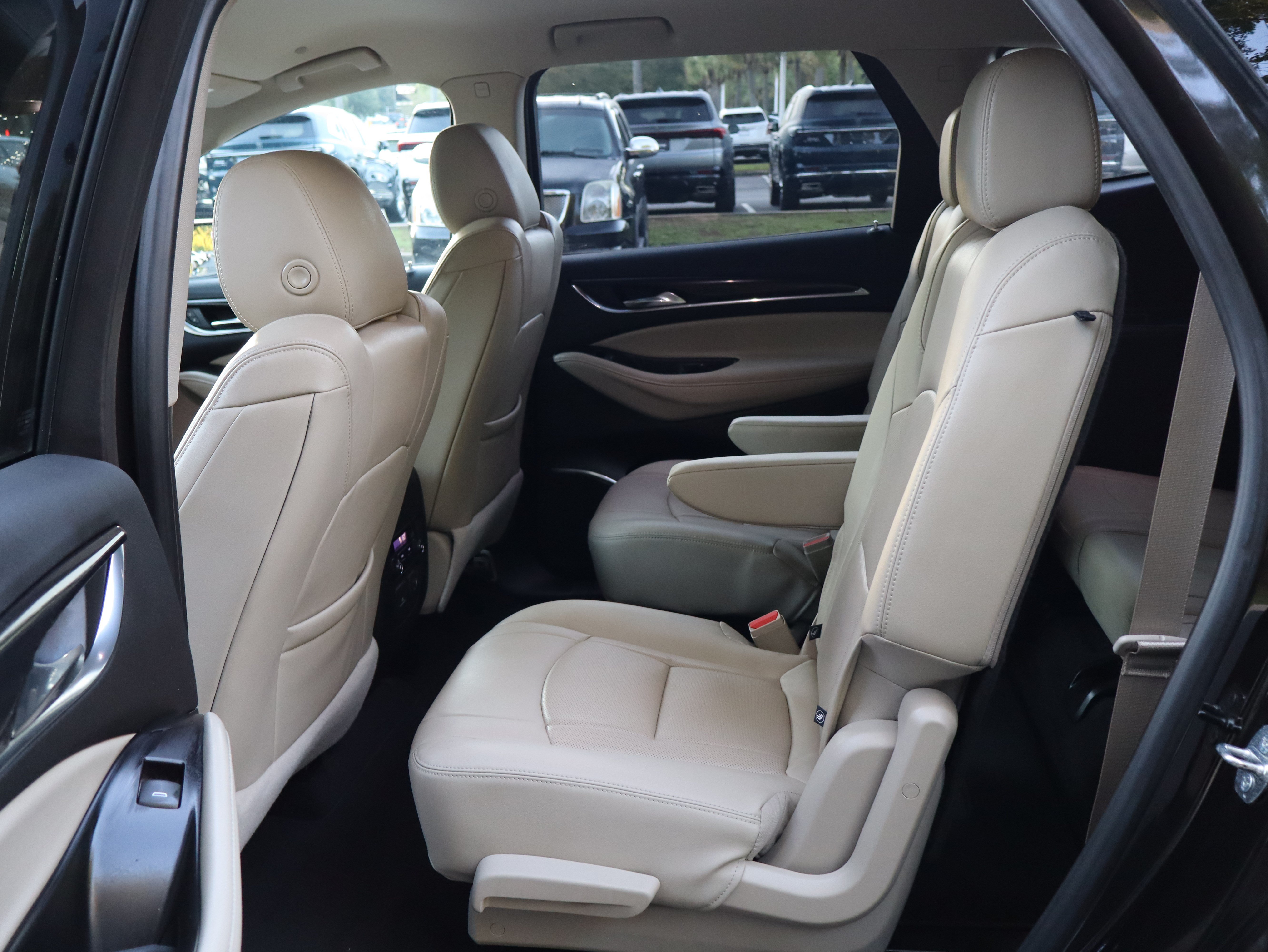 Used 2019 Buick Enclave Essence FWD image 44