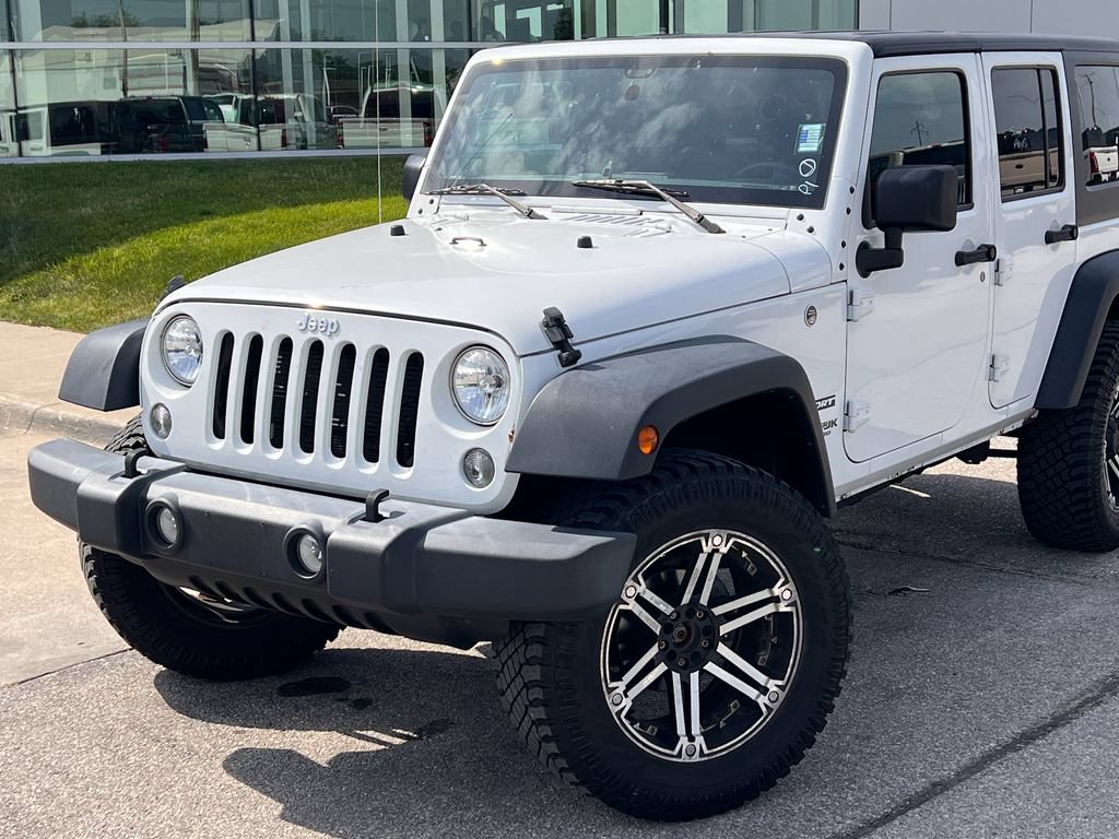 Used 2018 Jeep Wrangler Unlimited Sport w/ Connectivity Group AWD/4WD image 2