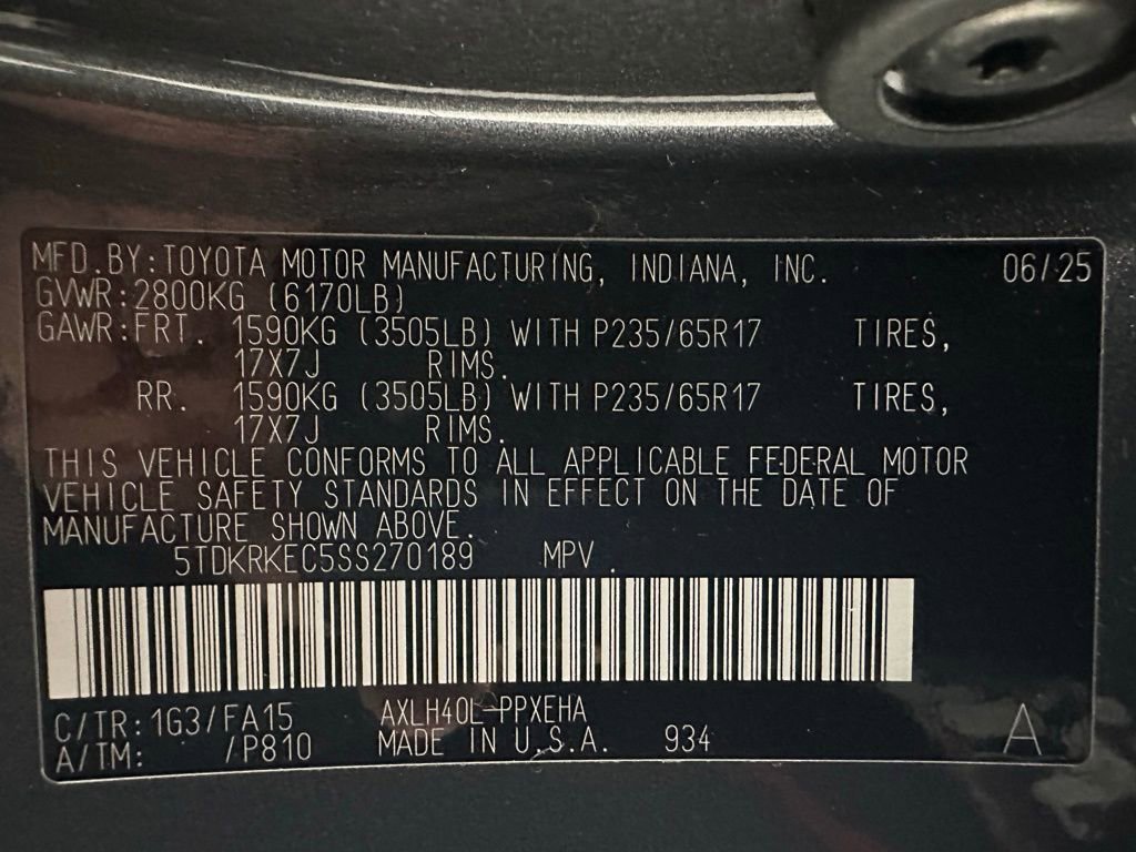 Used 2025 Toyota Sienna LE image 11