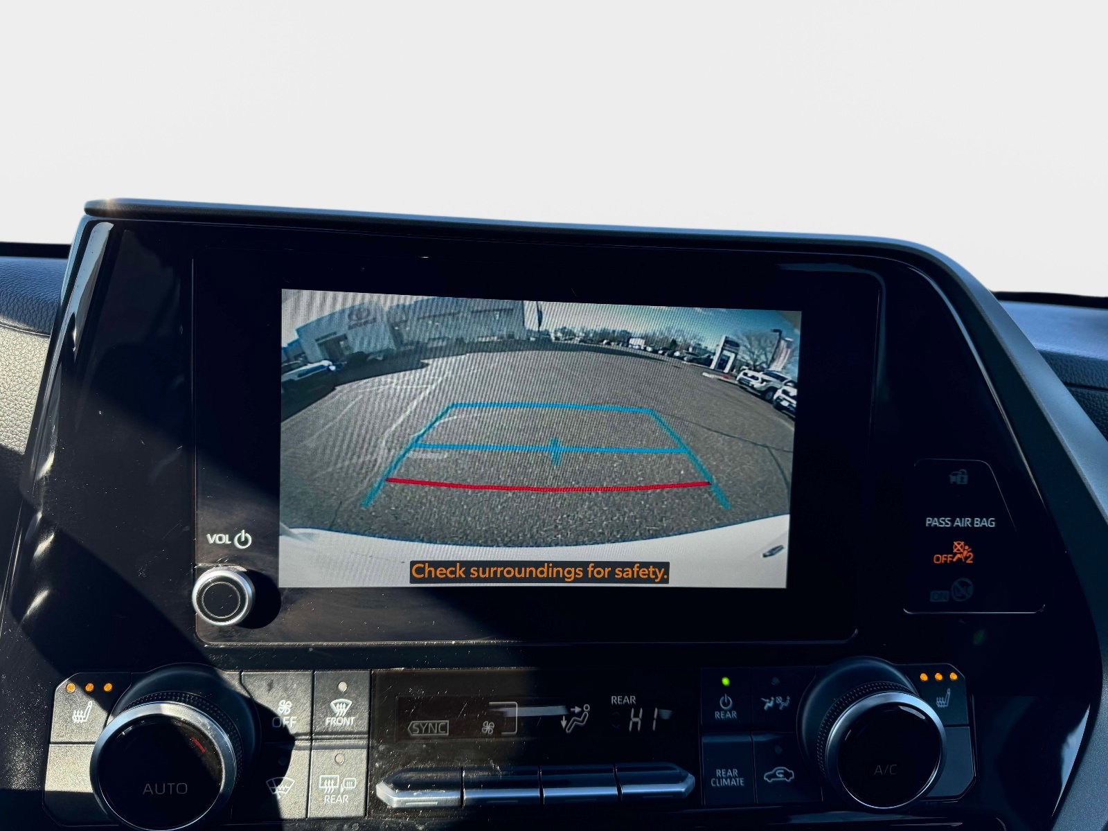 Used 2023 Toyota Highlander XLE image 25