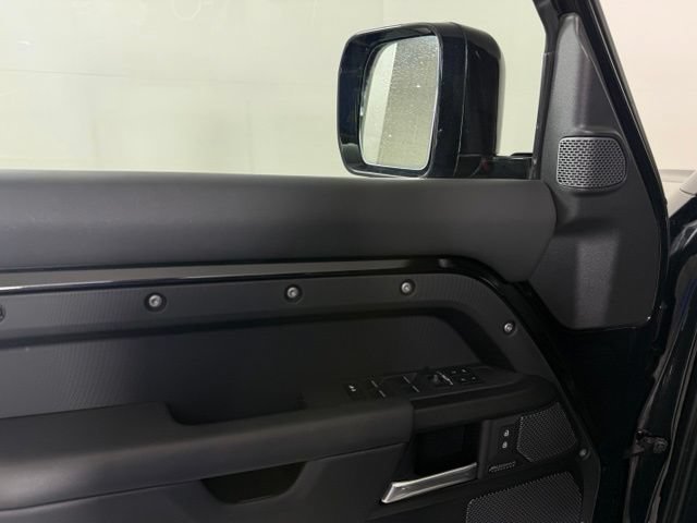 Used 2023 Land Rover Defender 110 V8 AWD/4WD image 28