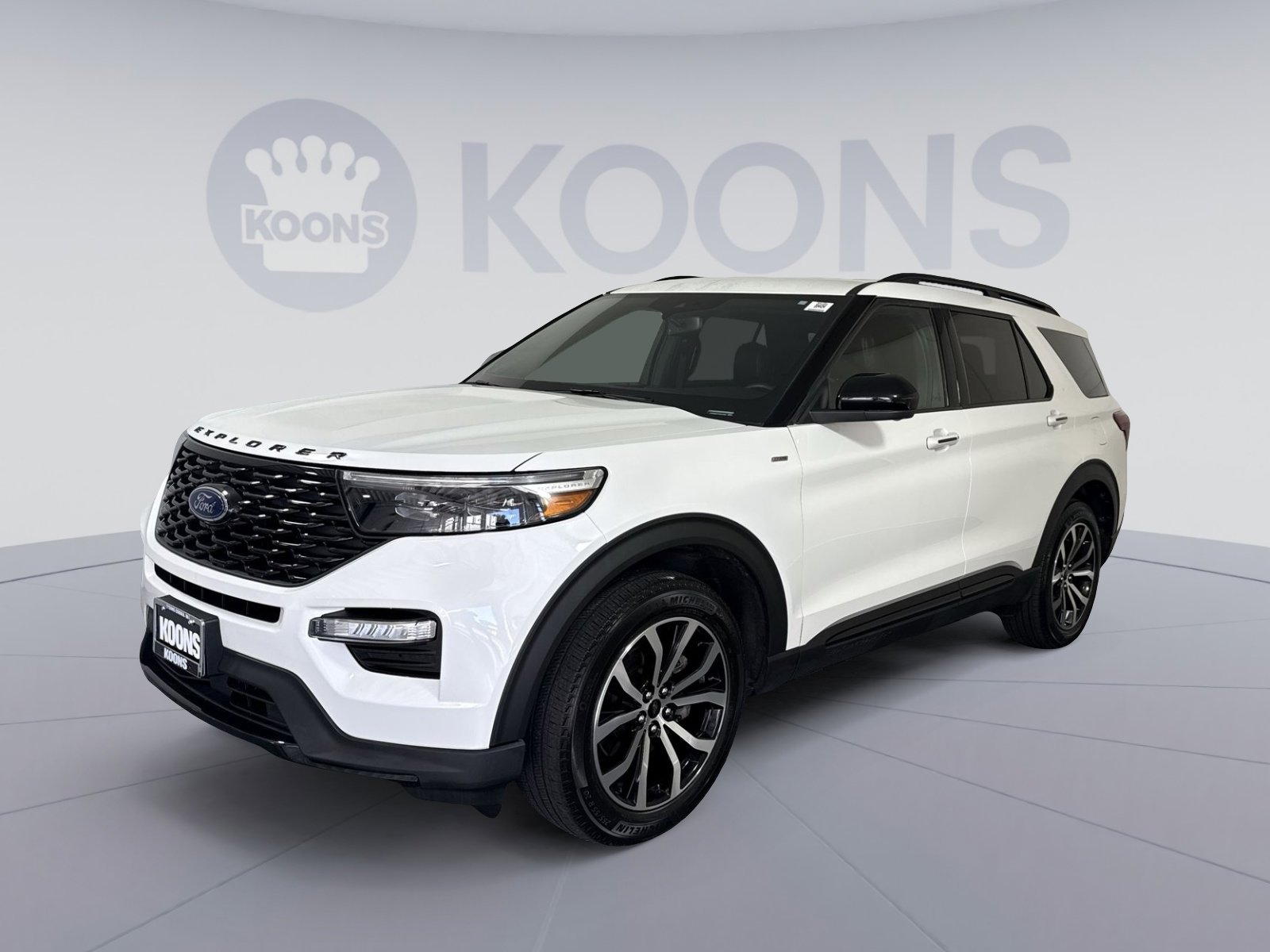 Used 2023 Ford Explorer ST-Line w/ Class IV Trailer Tow Package AWD/4WD image 1