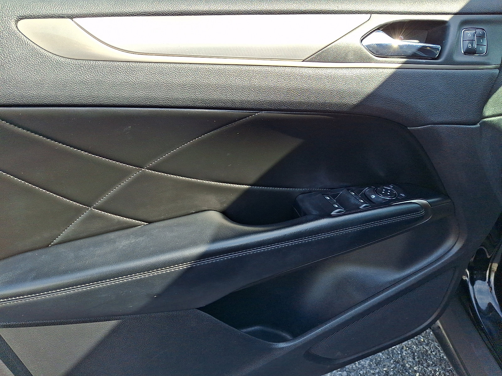 Used 2018 Lincoln MKC Premiere image 12