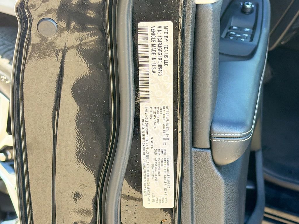 Used 2024 Jeep Grand Cherokee Limited image 46