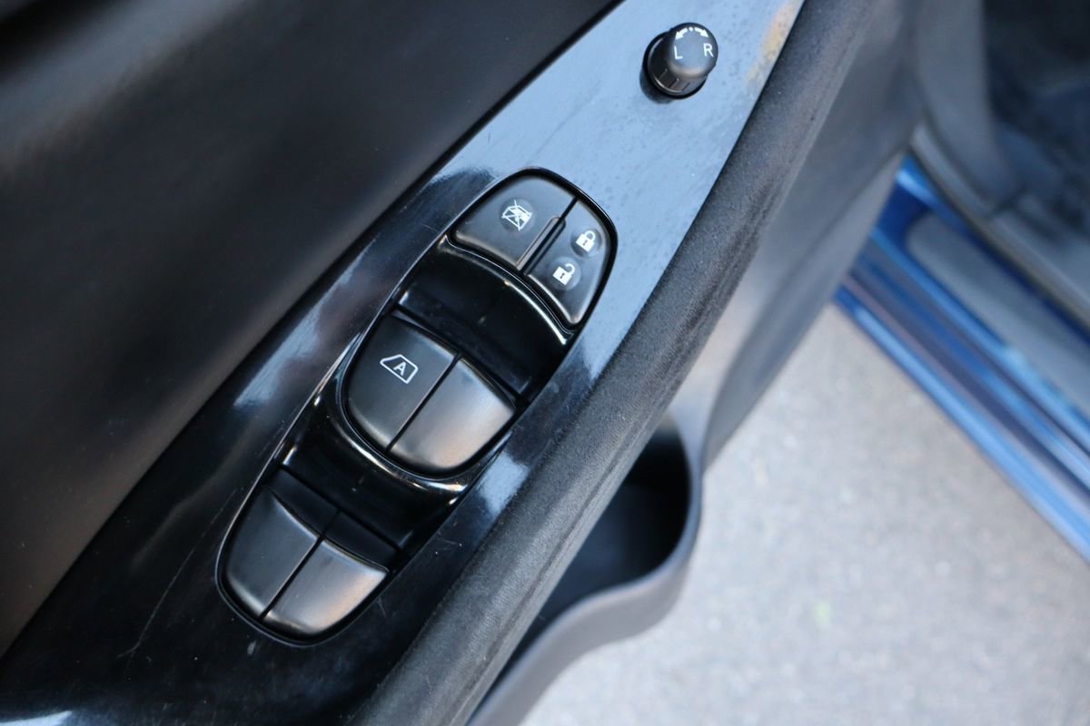 Used 2016 Nissan Leaf SV image 27