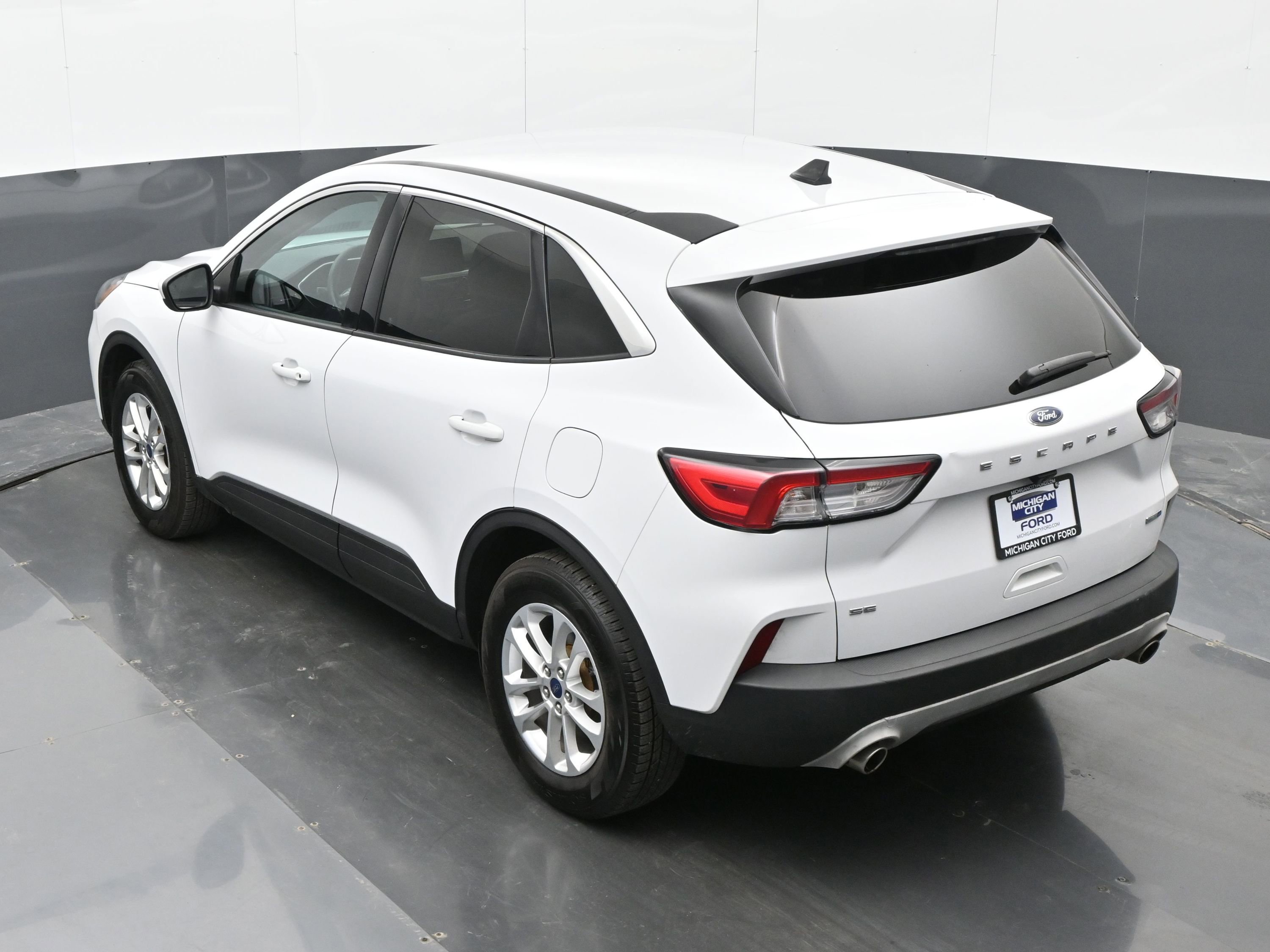 Used 2020 Ford Escape SE image 30