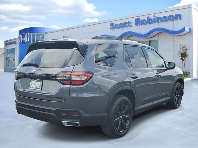 Certified 2025 Honda Pilot Black Edition image 4