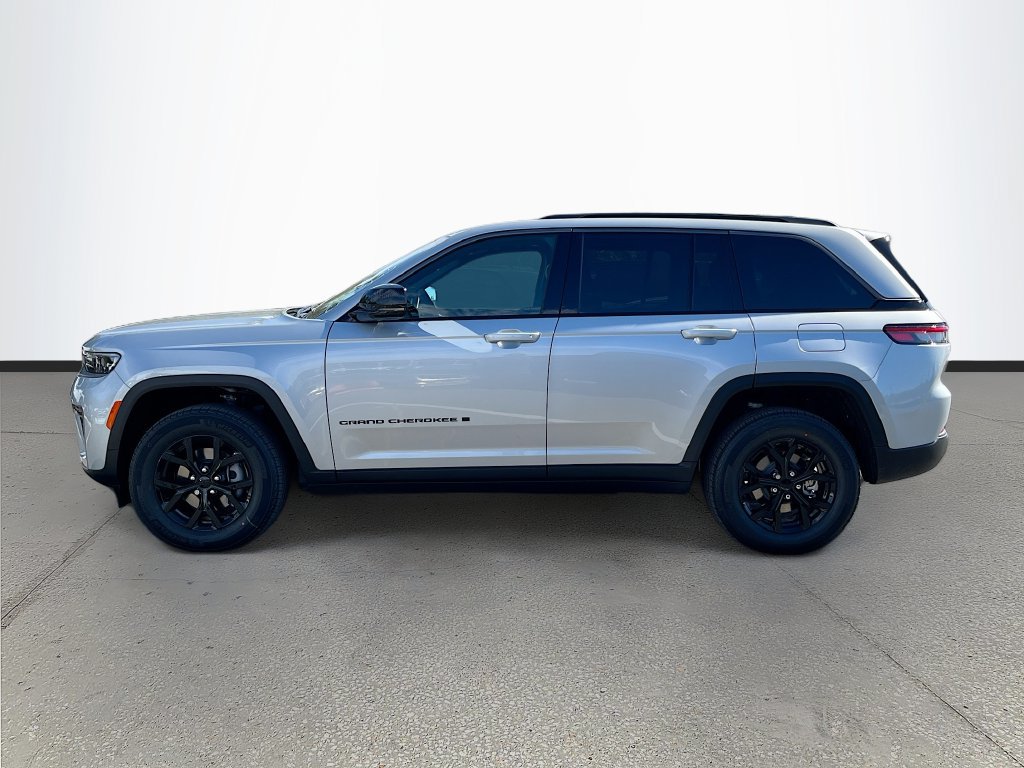 New 2026 Jeep Grand Cherokee Altitude RWD image 4
