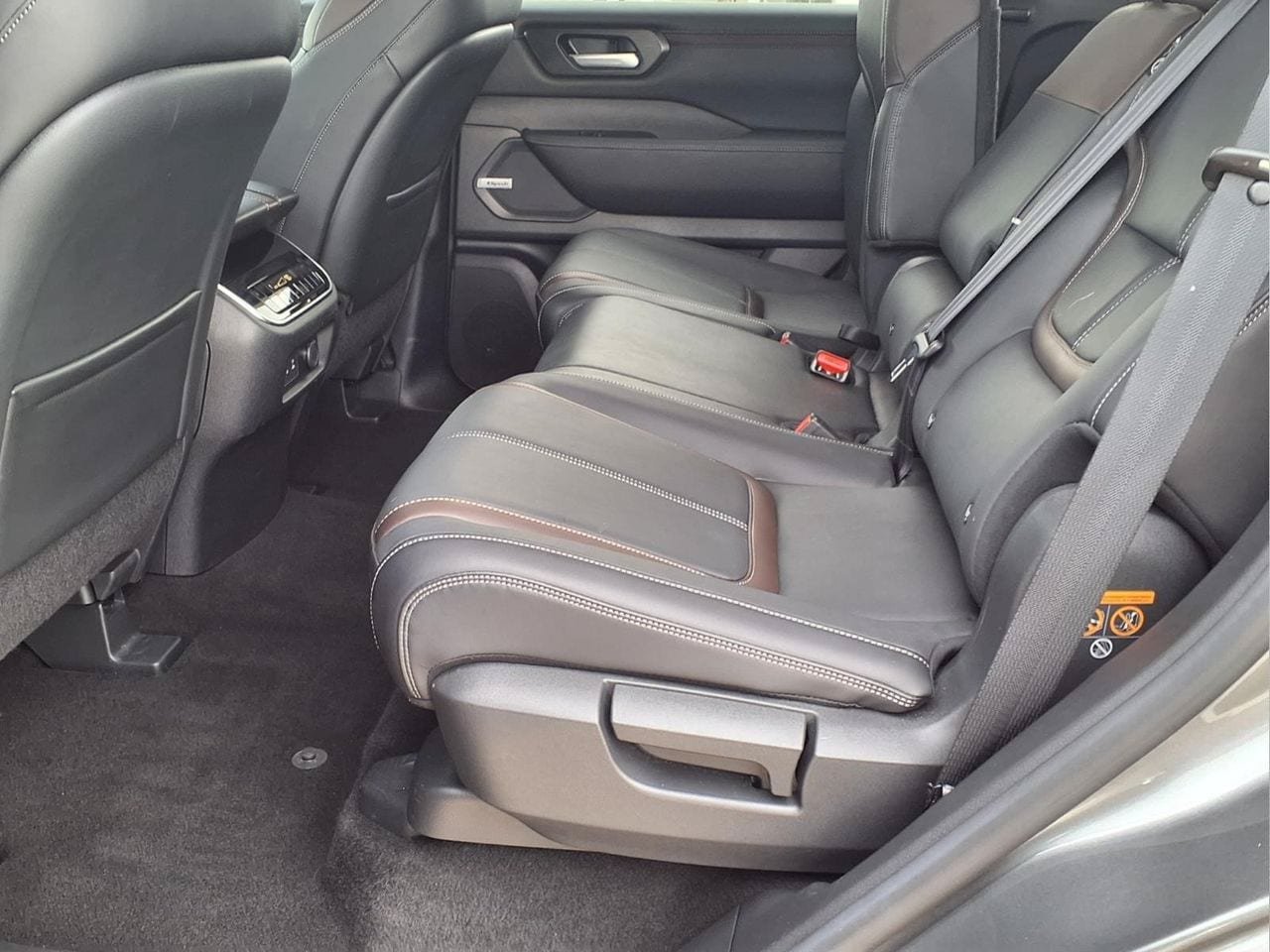 Used 2025 Nissan Armada SL AWD/4WD image 12