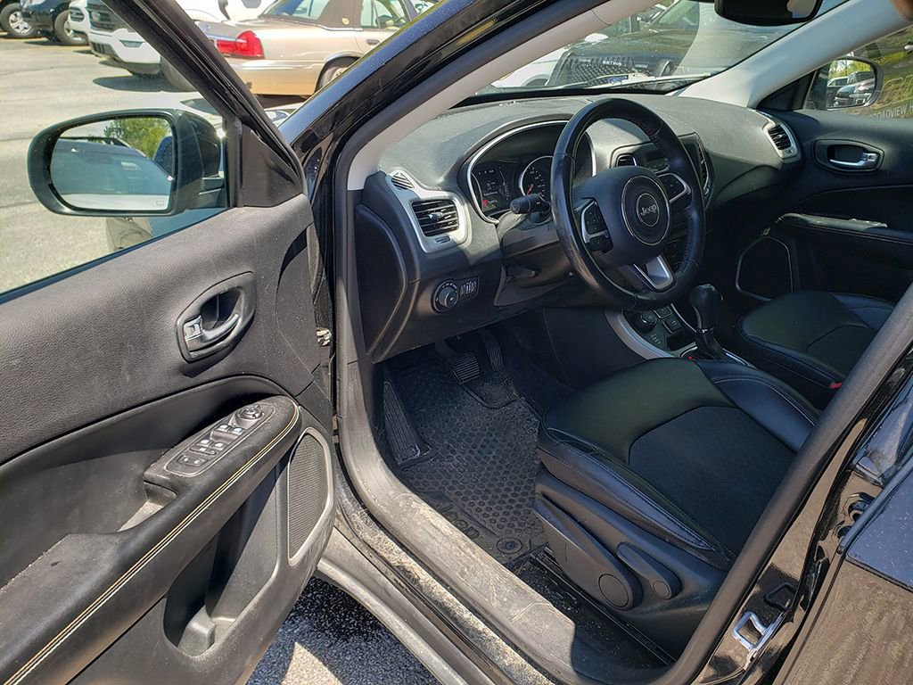 Used 2019 Jeep Compass Latitude w/ Cold Weather Group AWD/4WD image 6