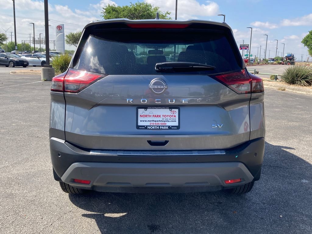 Used 2023 Nissan Rogue SV image 6