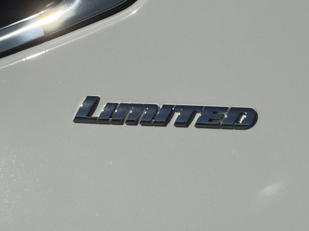 Used 2024 Toyota Tundra Limited AWD/4WD image 11