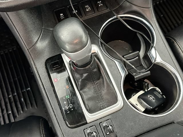Used 2019 Toyota Highlander XLE AWD/4WD image 14