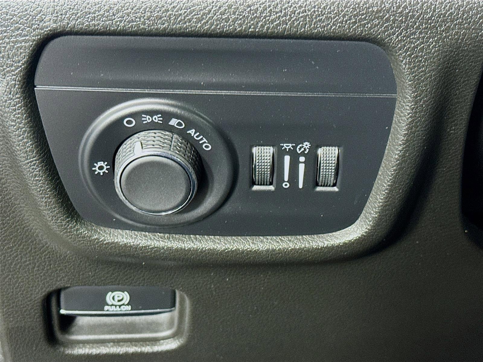 Used 2024 Jeep Grand Cherokee L Altitude AWD/4WD image 10