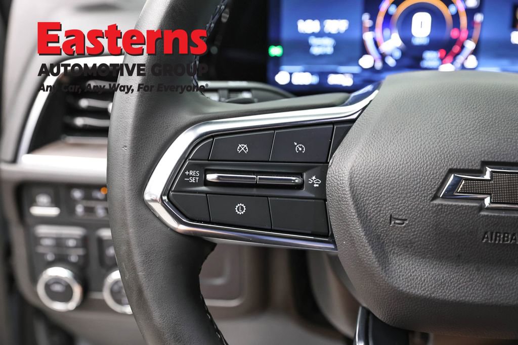 Used 2025 Chevrolet Suburban Z71 image 15