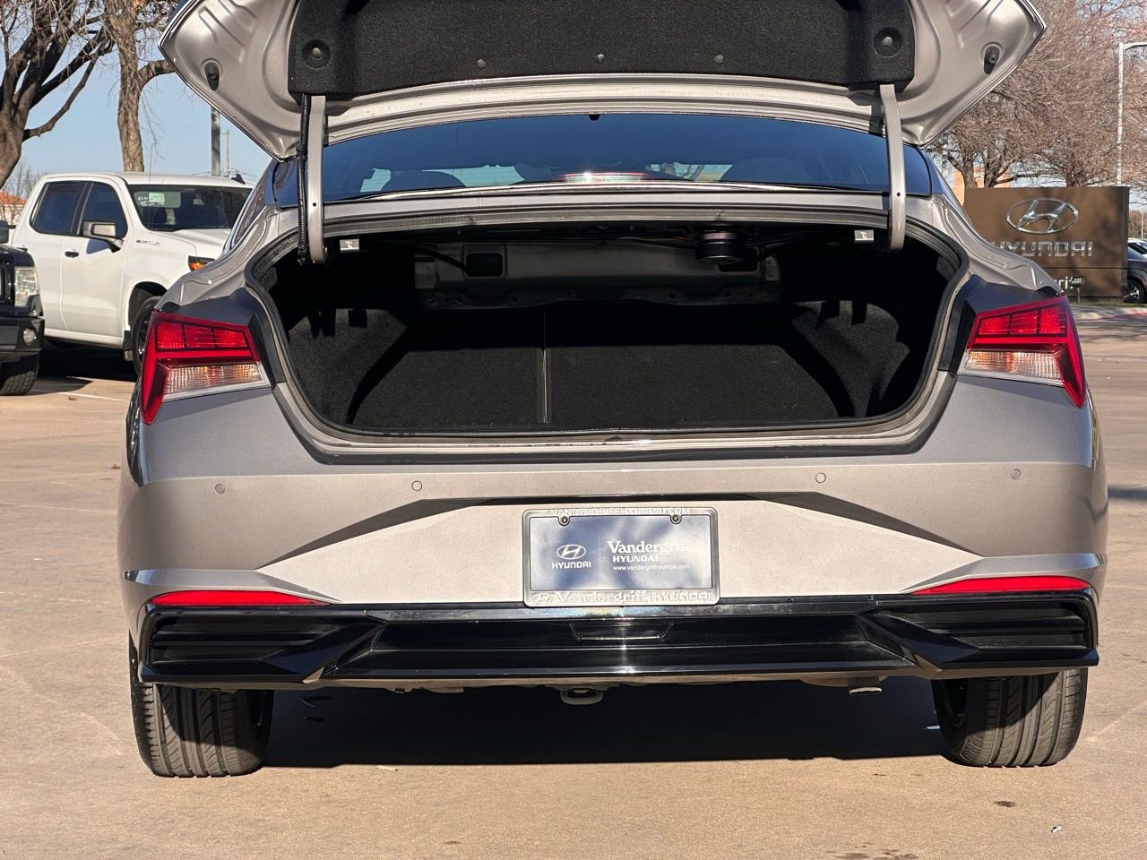 Used 2023 Hyundai Elantra Limited image 16