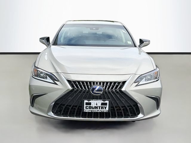 Used 2022 Lexus ES 300h w/ Accessory Package 2 FWD image 2