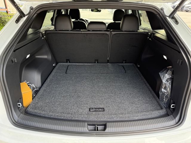 New 2026 Volkswagen Atlas Cross Sport SE FWD image 21