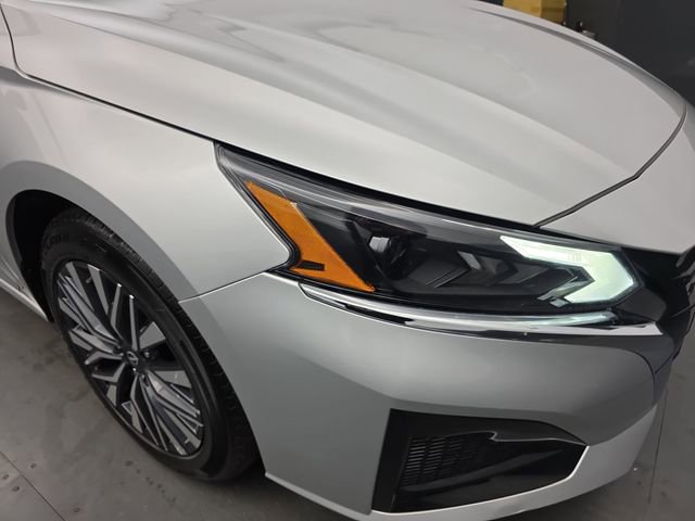 Used 2024 Nissan Altima 2.5 SV image 13