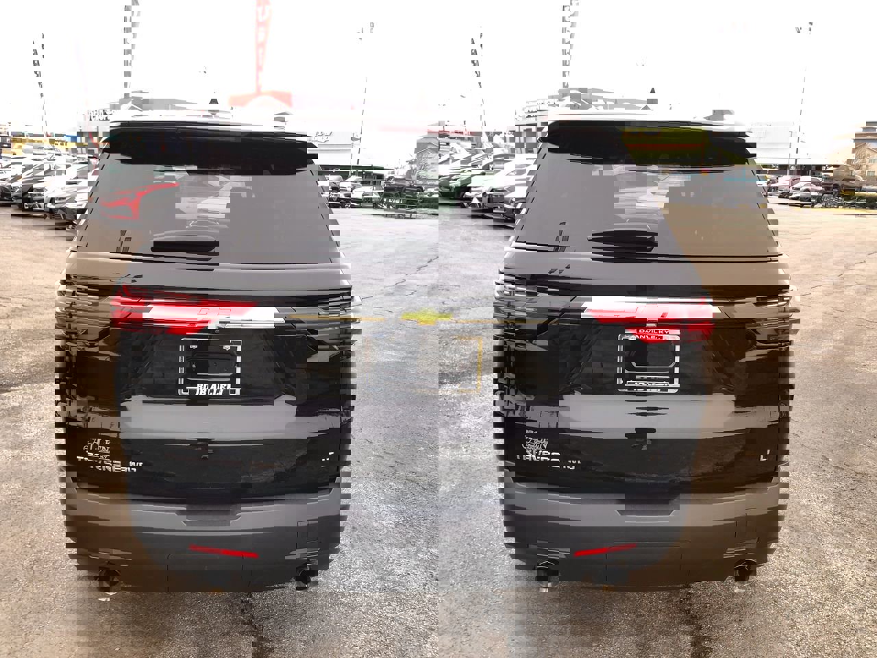 Used 2023 Chevrolet Traverse LT image 11