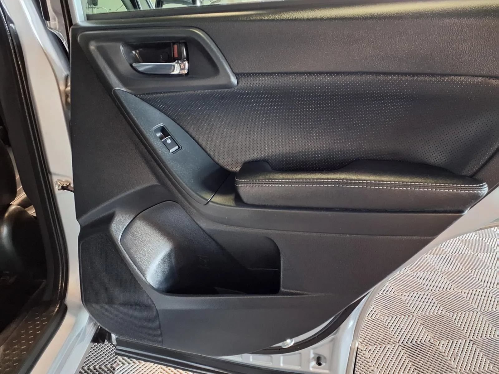 Used 2018 Subaru Forester 2.5i Limited AWD/4WD image 11