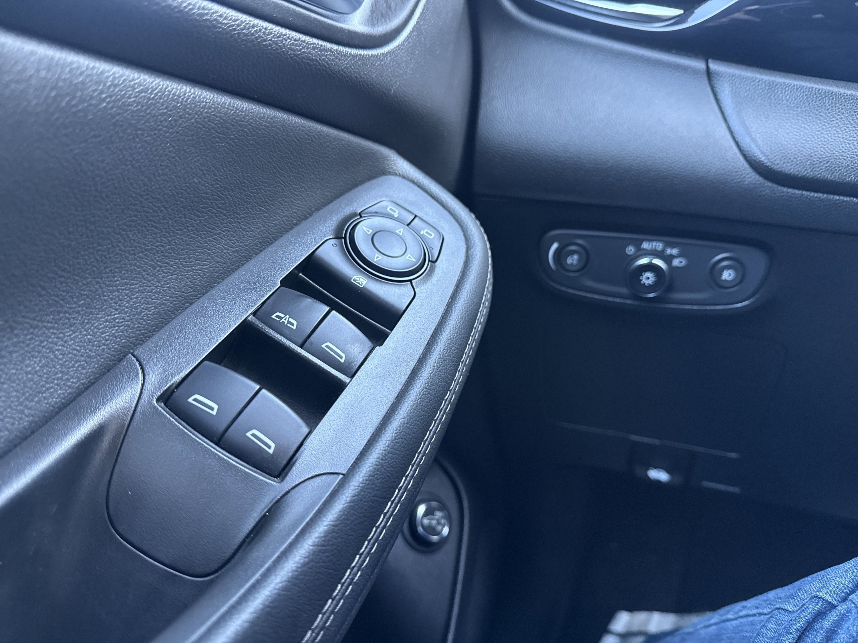 Used 2023 Buick Encore GX Select w/ Sport Touring Package image 23