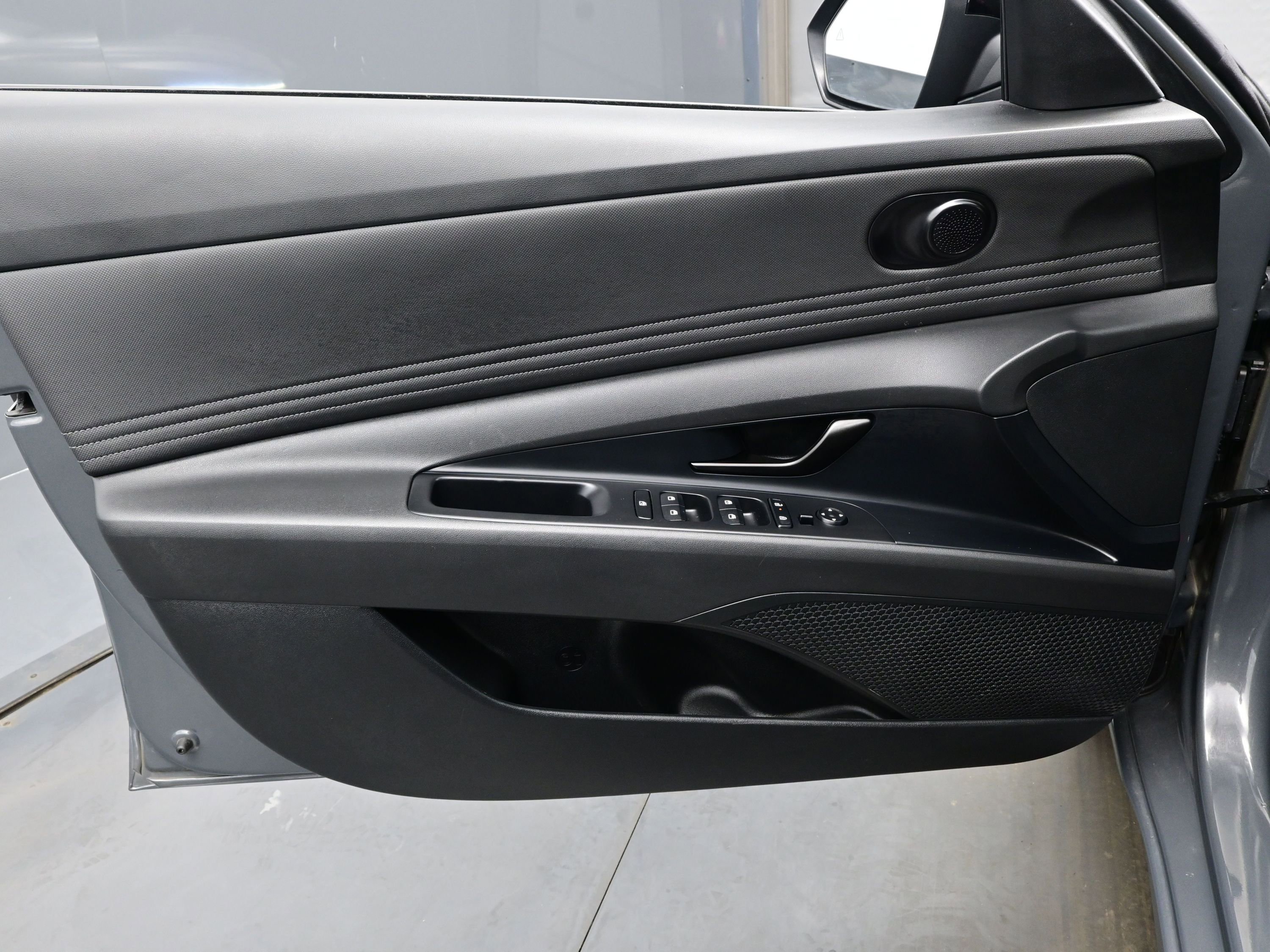 Certified 2025 Hyundai Elantra SEL image 9