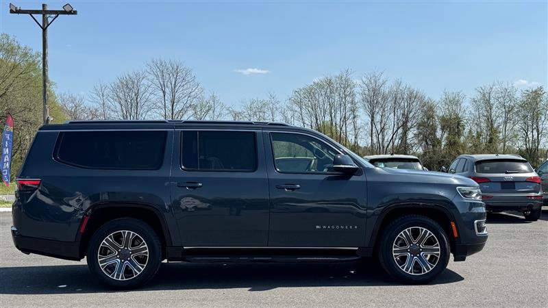 Used 2024 Jeep Wagoneer L Series II w/ Flexible Seating Group RWD image 8