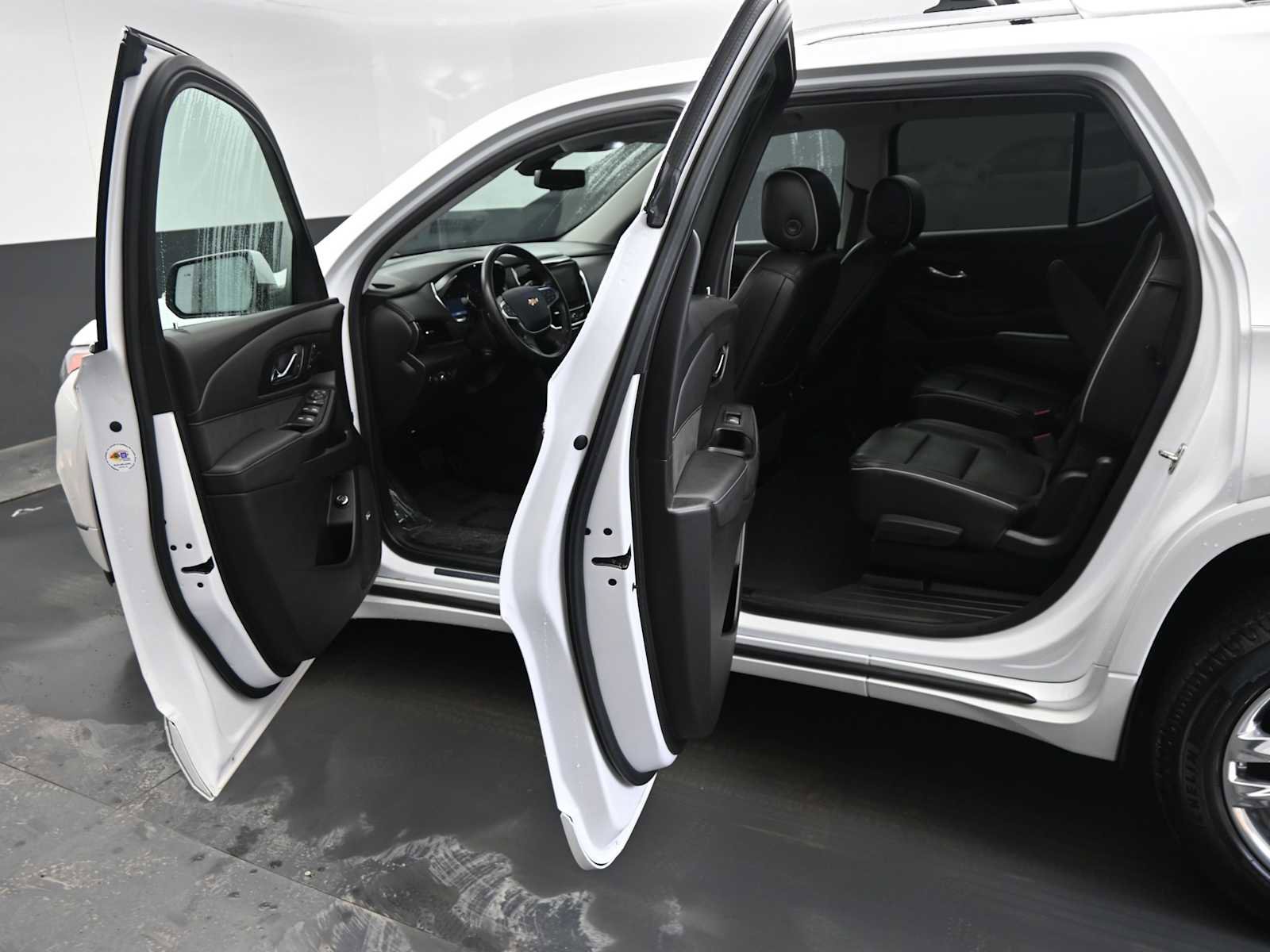 Used 2021 Chevrolet Traverse High Country AWD/4WD image 23
