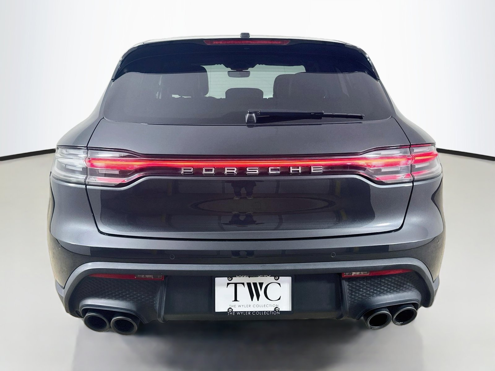 Certified 2022 Porsche Macan AWD/4WD image 6